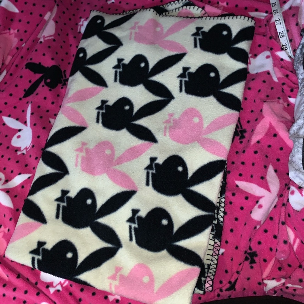 AUTHENTIC PLAYBOY FLEECE THROW BLANKET